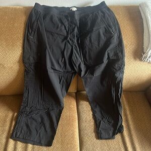 LL Bean Black Camp Capri Pants